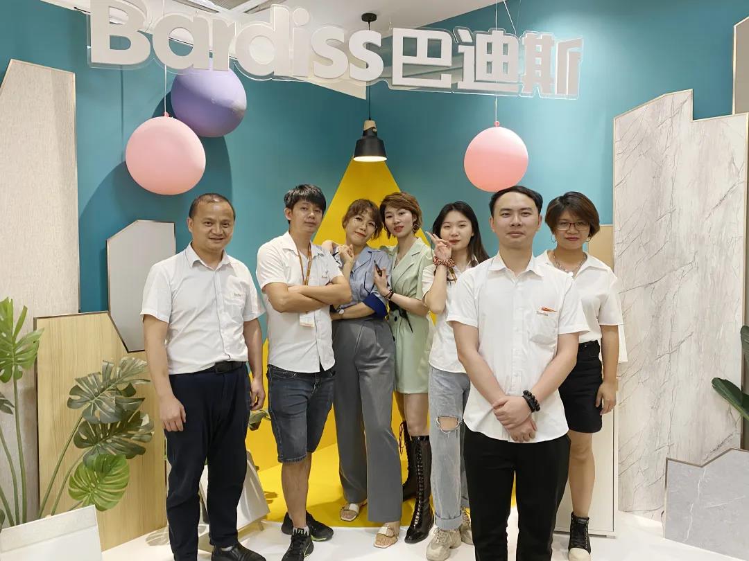 億元補貼.5折起---5.1活動煥新季暨背景墻系列新品感恩上市 系列活動完滿收官！