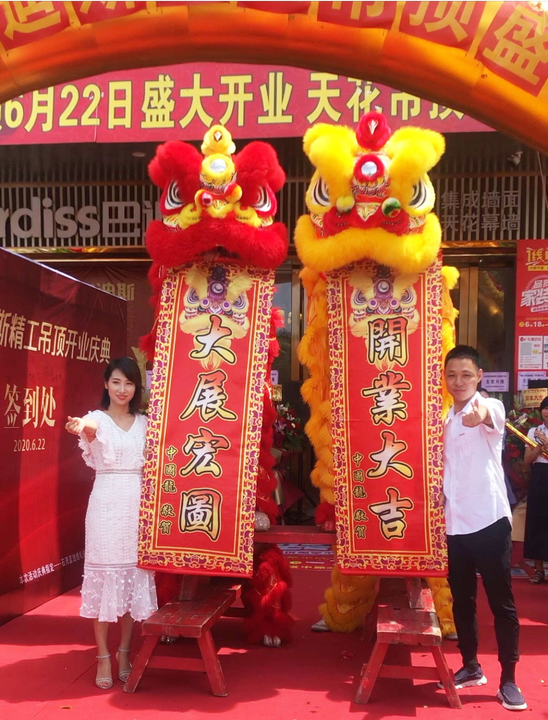 惠州石灣巴迪斯旗艦店經(jīng)銷(xiāo)商夫婦李信義（右）和丁玲（左）